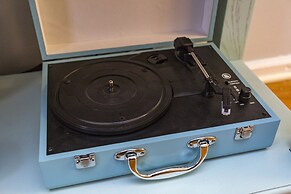 Nashville Chic | 10min from downtown!