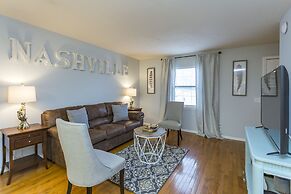 Nashville Chic | 10min from downtown!