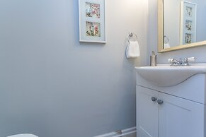 Nashville Chic | 10min from downtown!