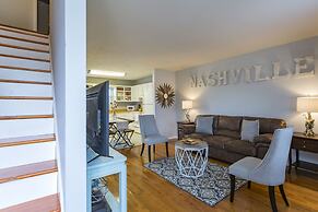 Nashville Chic | 10min from downtown!