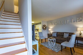 Nashville Chic | 10min from downtown!