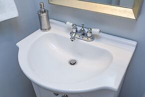 Nashville Chic | 10min from downtown!