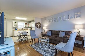 Nashville Chic | 10min from downtown!