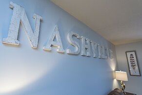 Nashville Chic | 10min from downtown!