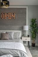 Romantic Studio Getaway with Rooftop Deck