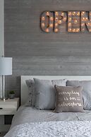 Romantic Studio Getaway with Rooftop Deck