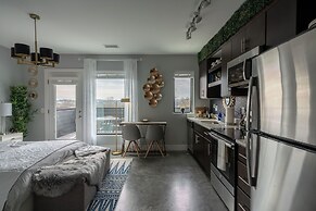 Romantic Studio Getaway with Rooftop Deck