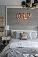 Romantic Studio Getaway with Rooftop Deck