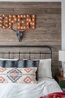 Rustic Luxe Studio Apartment with Rooftop Deck