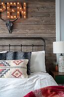 Rustic Luxe Studio Apartment with Rooftop Deck
