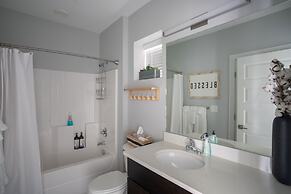 Rustic Luxe Studio Apartment with Rooftop Deck