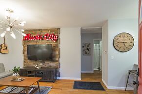 Quaint Music City Bungalow Retreat