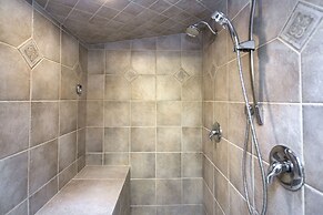 Grand Dream Vacation Home in Nashville 7+ beds!