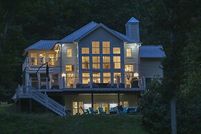 Modern Farmhouse Style Chalet with amazing Kentucky Lake views - Dock,