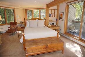 735 Bleeker St E #735