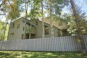 735 Bleeker St E #735