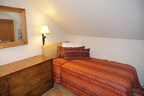 735 Bleeker St E #735