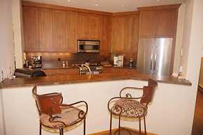 735 Bleeker St E #735