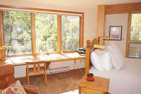 735 Bleeker St E #735