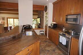 735 Bleeker St E #735