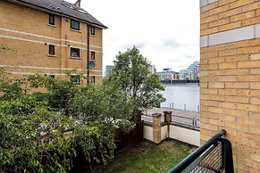 Panoramic Docklands Home