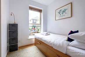 Panoramic Docklands Home