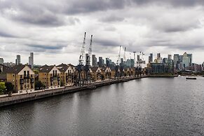 Panoramic Docklands Home