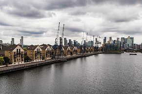 Panoramic Docklands Home