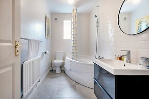 Panoramic Docklands Home