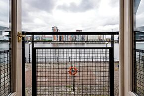 Panoramic Docklands Home
