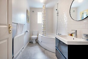 Panoramic Docklands Home