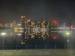 Panoramic Docklands Home