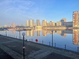 Panoramic Docklands Home