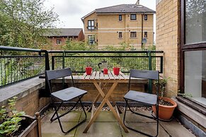 Panoramic Docklands Home