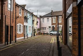 A Hidden Mews