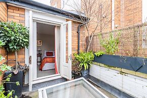 A Hidden Mews