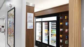 Holiday Inn Express & Suites Dallas Central Market Center by IHG