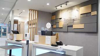 Holiday Inn Express & Suites Dallas Central Market Center by IHG