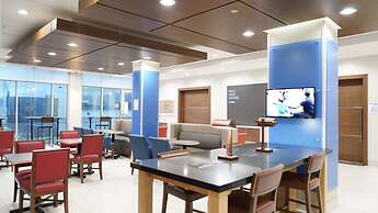 Holiday Inn Express & Suites Dallas Central Market Center by IHG