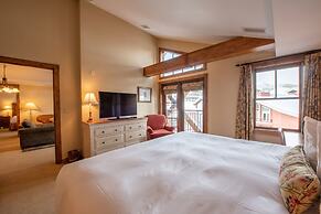 Top Floor 2 Bedroom In Mountaineer Square- Slopeside Condo - No Cleani