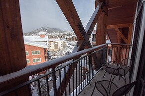 Top Floor 2 Bedroom In Mountaineer Square- Slopeside Condo - No Cleani