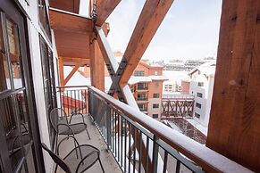 Top Floor 2 Bedroom In Mountaineer Square- Slopeside Condo - No Cleani