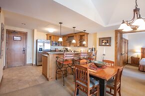 Top Floor 2 Bedroom In Mountaineer Square- Slopeside Condo - No Cleani