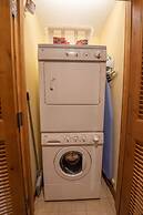 Top Floor 2 Bedroom In Mountaineer Square- Slopeside Condo - No Cleani