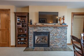 Large 3 Bedroom Bathroom In Mountaineer Square Condo - No Cleaning Fee