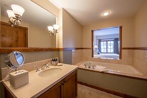 Large 3 Bedroom Bathroom In Mountaineer Square Condo - No Cleaning Fee