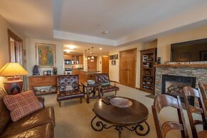 Large 3 Bedroom Bathroom In Mountaineer Square Condo - No Cleaning Fee