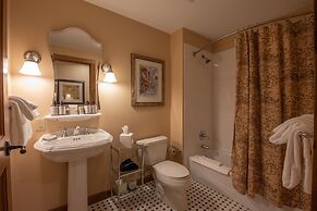 Large 3 Bedroom Bathroom In Mountaineer Square Condo - No Cleaning Fee