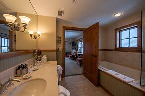 Large 3 Bedroom Bathroom In Mountaineer Square Condo - No Cleaning Fee