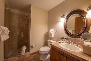 Large 3 Bedroom Bathroom In Mountaineer Square Condo - No Cleaning Fee